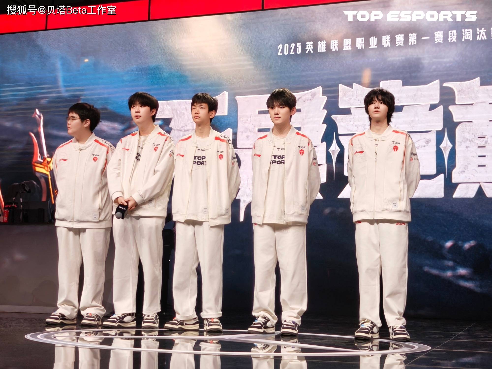 开云体育-RNG力克GEN，Deft拿下关键大龙强强对话成都决赛之夜，留下经典瞬间