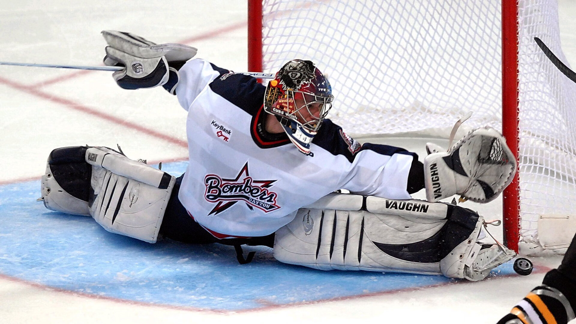 浓眉杀疯！上海男篮掀翻十一冠王，硬仗验出争冠黑马成色